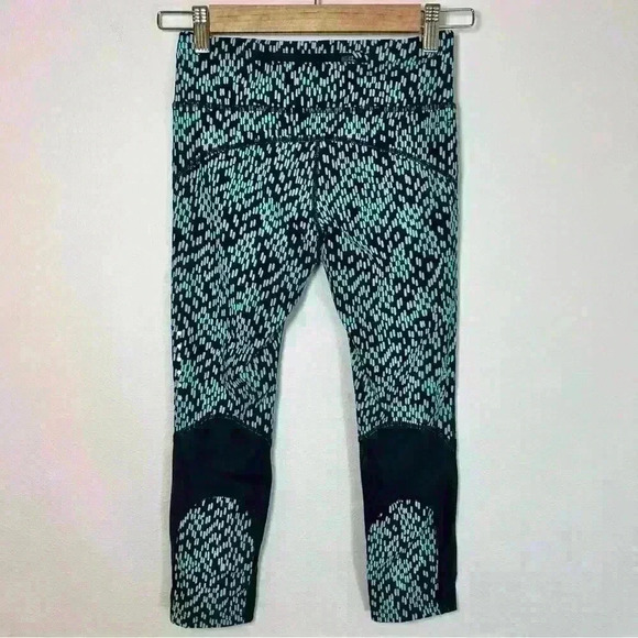 Nike Women’s Pro Geometric Dri-Fit Black Teal 3/4 Leggings Size XS - Picture 6 of 16